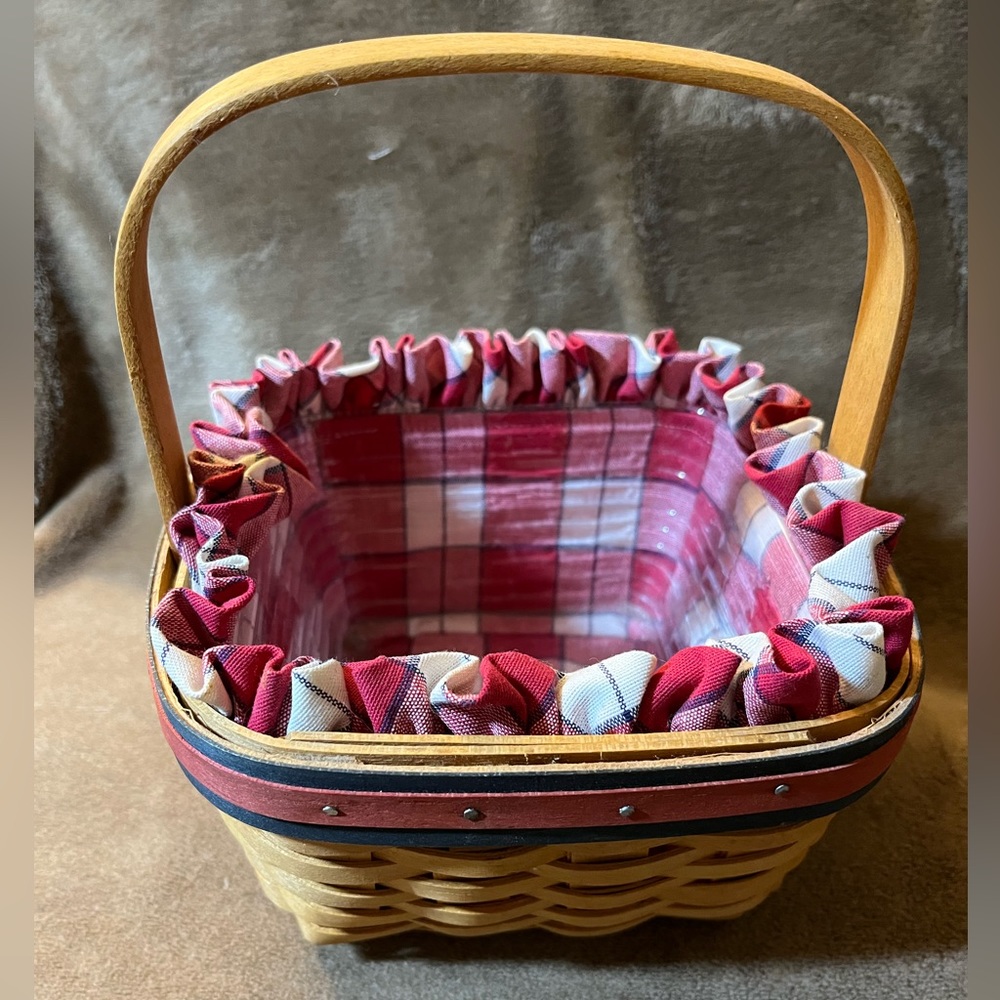 Longaberger 2001 Retired Strawberry Collector Basket